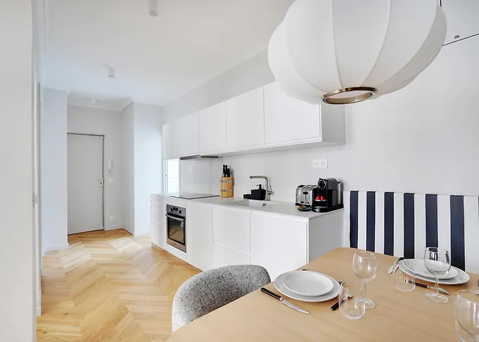 Moderne Champs-elysees - Saint Honore Paris